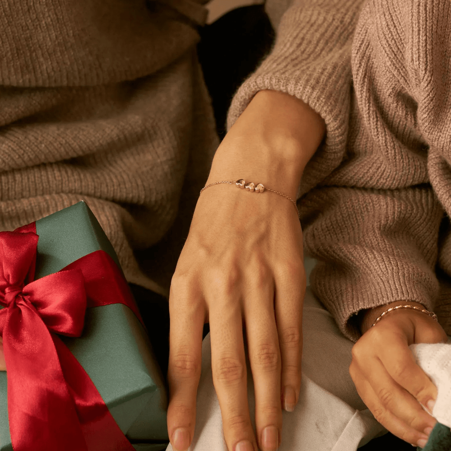 Personligt armband med hjärtinitial