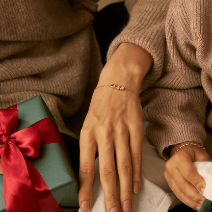 Personligt armband med hjärtinitial