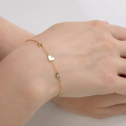 Personligt armband med initialer i sidled