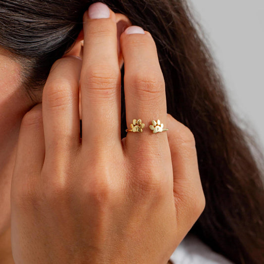Personlig ring med husdjursinitialer
