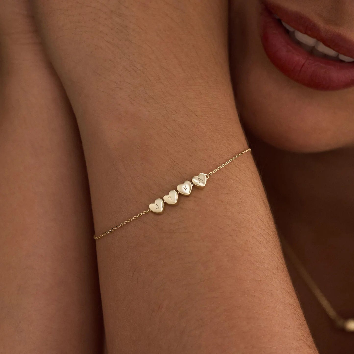 Personligt armband med hjärtinitial