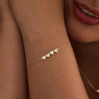 Personligt armband med hjärtinitial