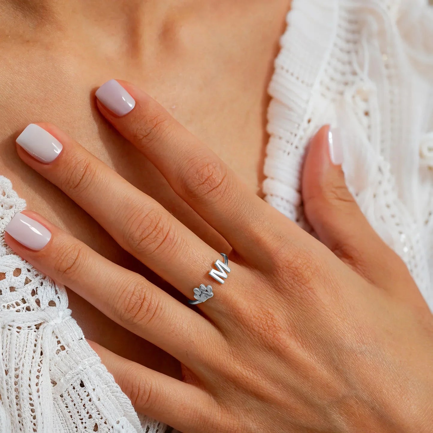 Personlig ring med husdjursinitialer