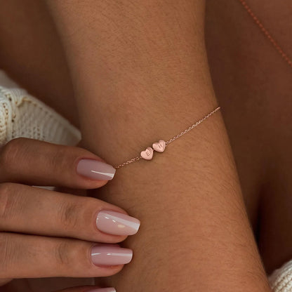 Personligt armband med hjärtinitial