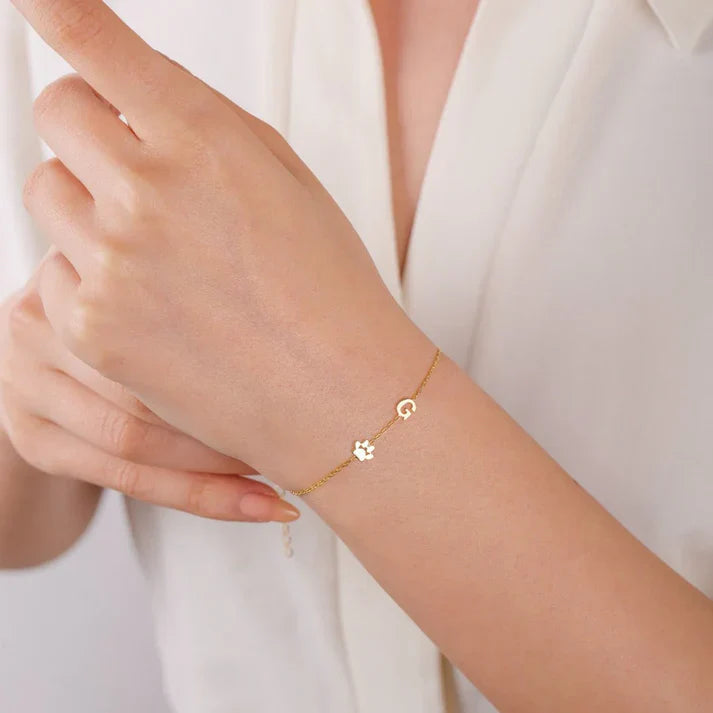 Personligt armband med initialer i sidled