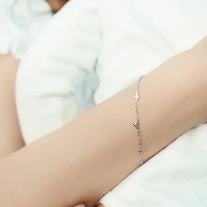 Personligt armband med initialer i sidled