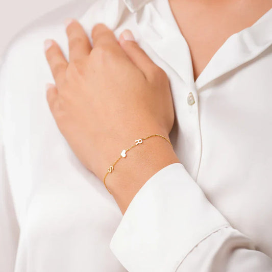 Personligt armband med initialer i sidled