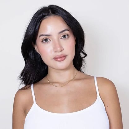 Personligt halsband med initialer i sidled