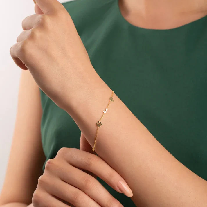 Personligt armband med initialer i sidled